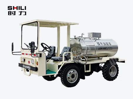 1方電動四輪犢牛喂奶車（臥式罐、帶攪拌）