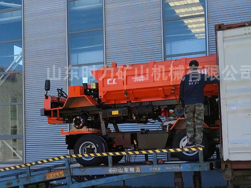 4臺(tái)5噸井下自卸車出口裝柜